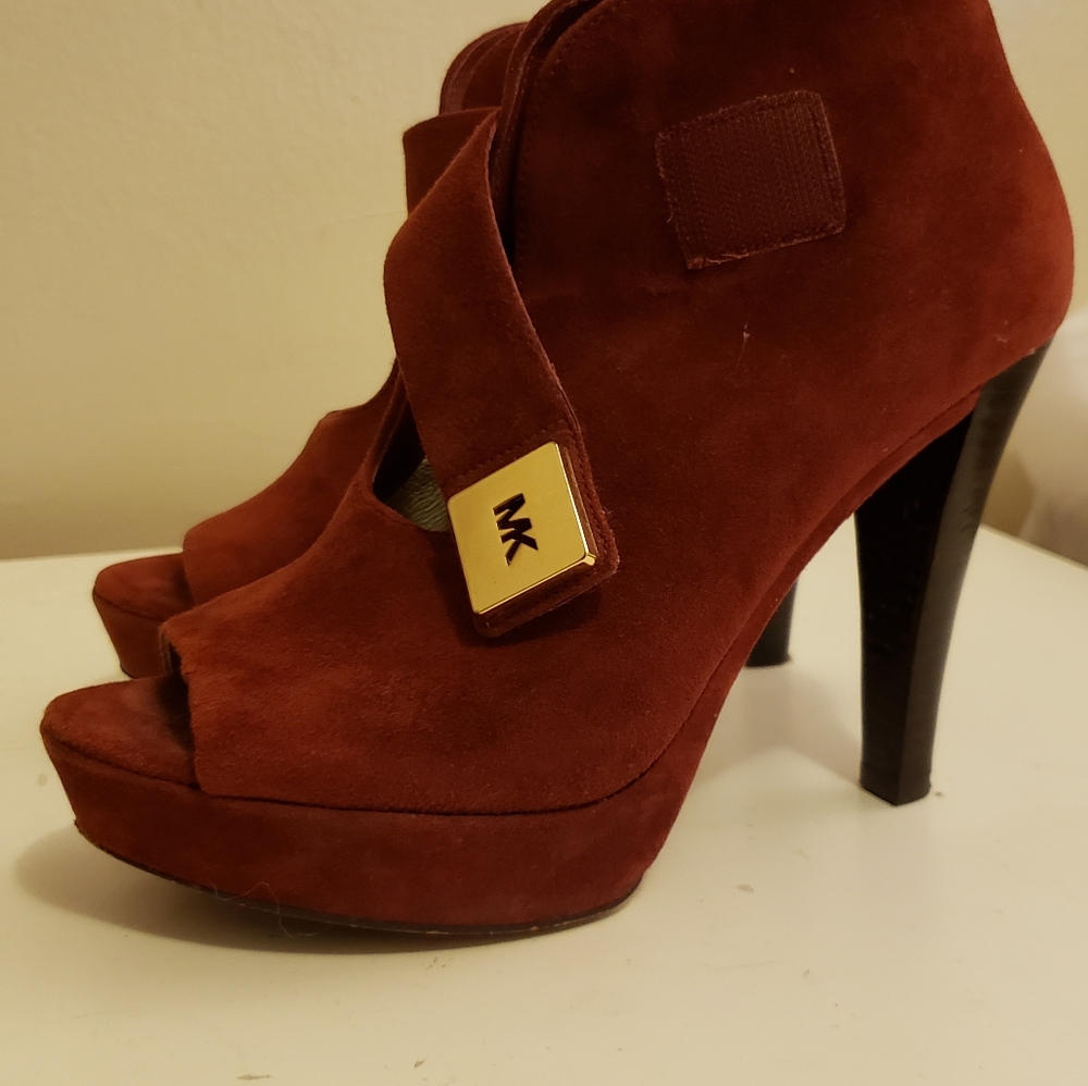 LIKE NEW Gorgeous maroon Michael Kors platform heels